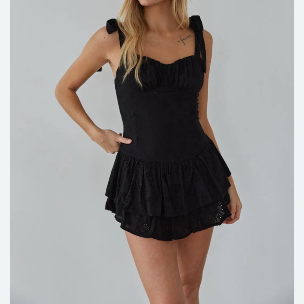 NWT-Forever 21 Black Sleeveless Romper